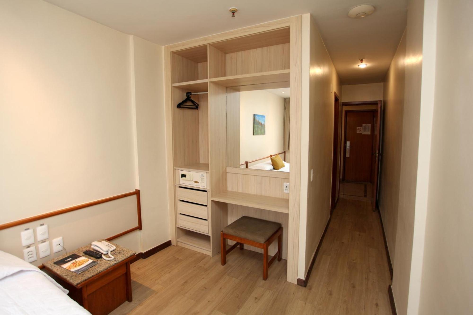Mengo Palace 3*